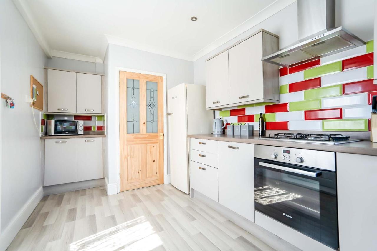 Beautiful 3 Bedroom Home, 10 Minutes Walk To Beach. Клийторпс Екстериор снимка