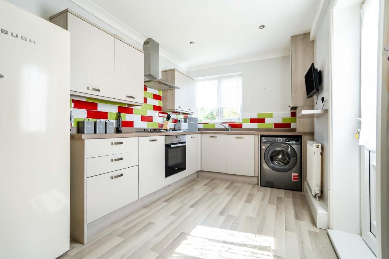 Beautiful 3 Bedroom Home, 10 Minutes Walk To Beach. Клийторпс Екстериор снимка